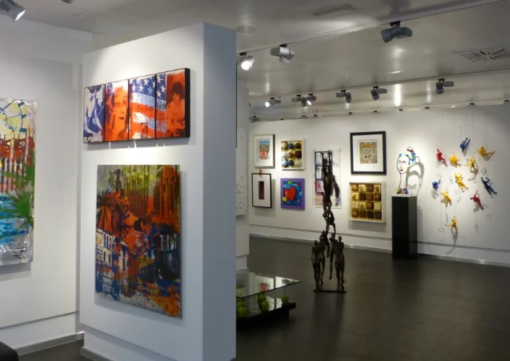 How to do social media for galleries and artists